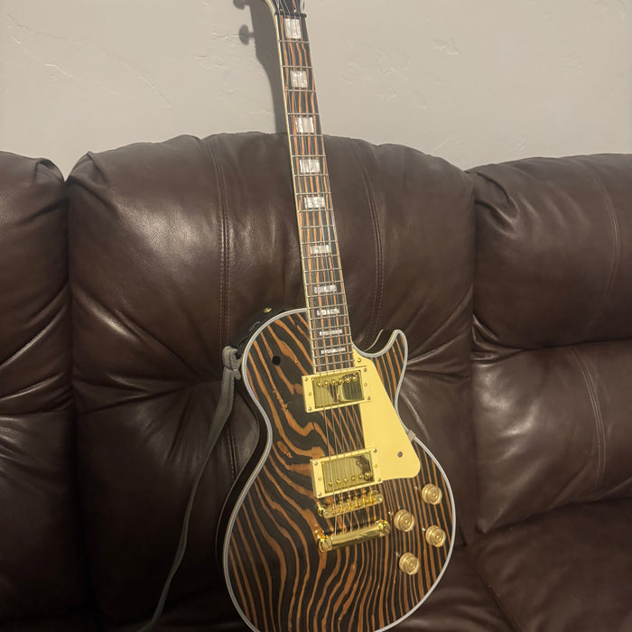 #19059 Order, Completed Guitar Photos, Based on PLP-066 Electric Guitar Kit, Made by Chris Kunkle (USA)