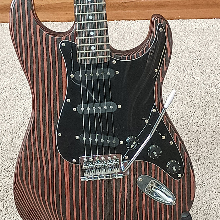 #19382 Order, Completed Guitar Photos, Based on PST-527 Cutom Guitar Kit, Made by Peter Jackson (USA)