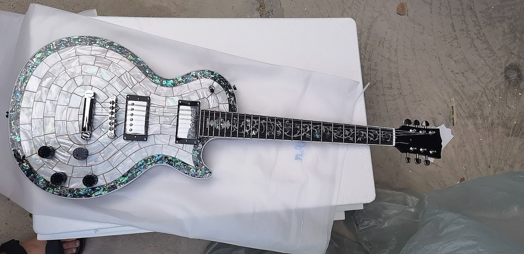 YMZ-043 Electric Guitar, More Photos