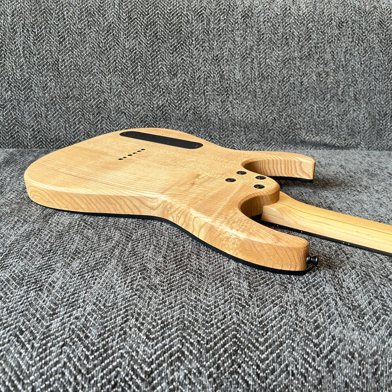 Ash Wood Body Electric Guitar with Burl Maple Top (GKS-004)