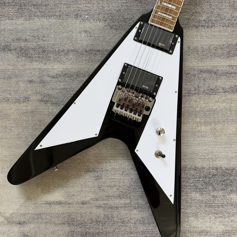 Black White Flying V Style Electric Guitar (LRG-036, No Logo)