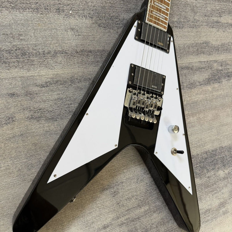 Black White Flying V Style Electric Guitar (LRG-036, No Logo)