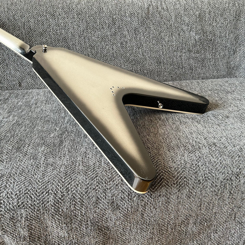 Flying V Style Electric Guitar with Metallic Silver Finish (GKS-010)