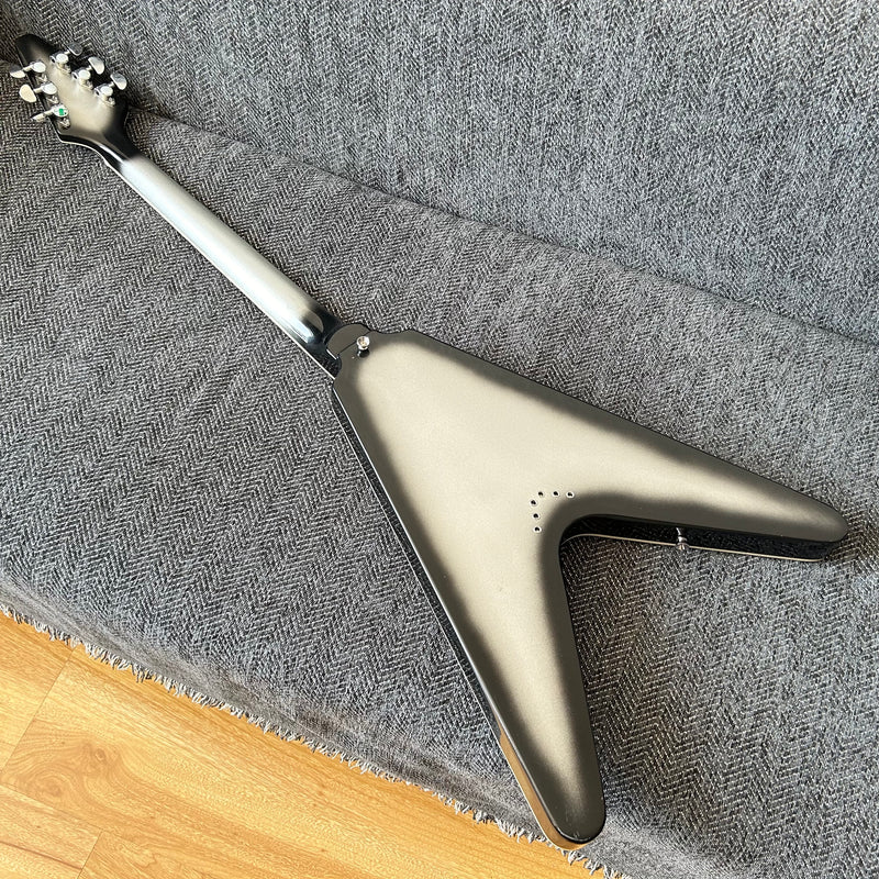 Flying V Style Electric Guitar with Metallic Silver Finish (GKS-010)