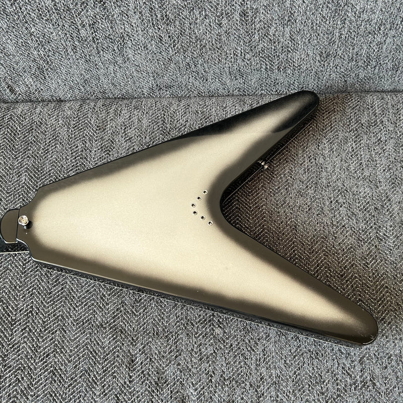 Flying V Style Electric Guitar with Metallic Silver Finish (GKS-010)
