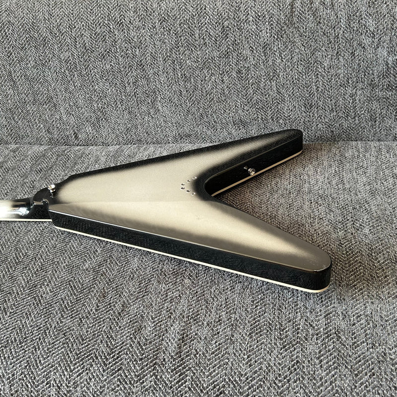 Flying V Style Electric Guitar with Metallic Silver Finish (GKS-010)