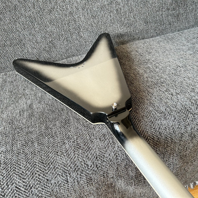 Flying V Style Electric Guitar with Metallic Silver Finish (GKS-010)