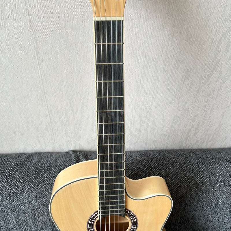 39 Inch Slim Classical Guitar with LED EQ (QCG2302)