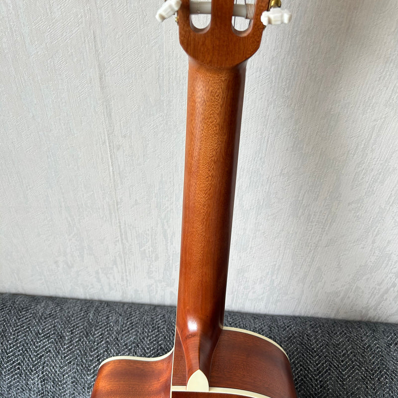 39 Inch Solid Spruce Top Classical Guitar with LED EQ (QCG46SCE-NT)