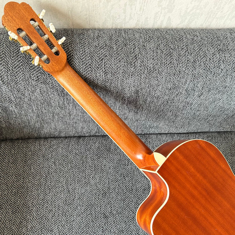 39 Inch Solid Spruce Top Classical Guitar with LED EQ (QCG46SCE-NT)
