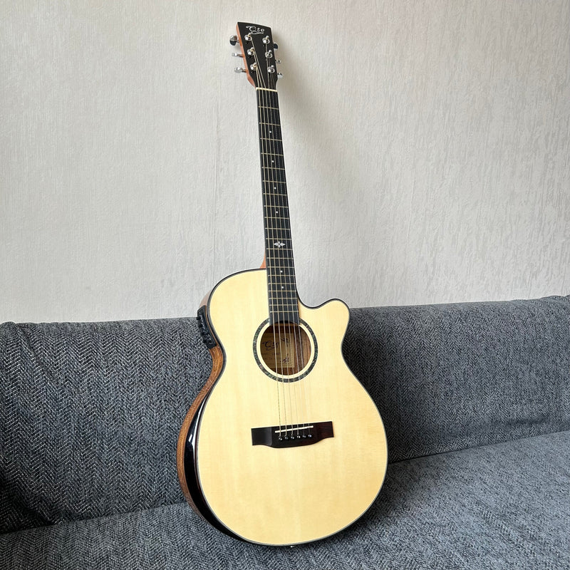 40 Inch Solid Spruce Top / Walnut Back & Sides Acoustic Guitar (CD801)